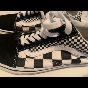 Size men’s 10 Blk & Wh Vans Chk slightly worn
